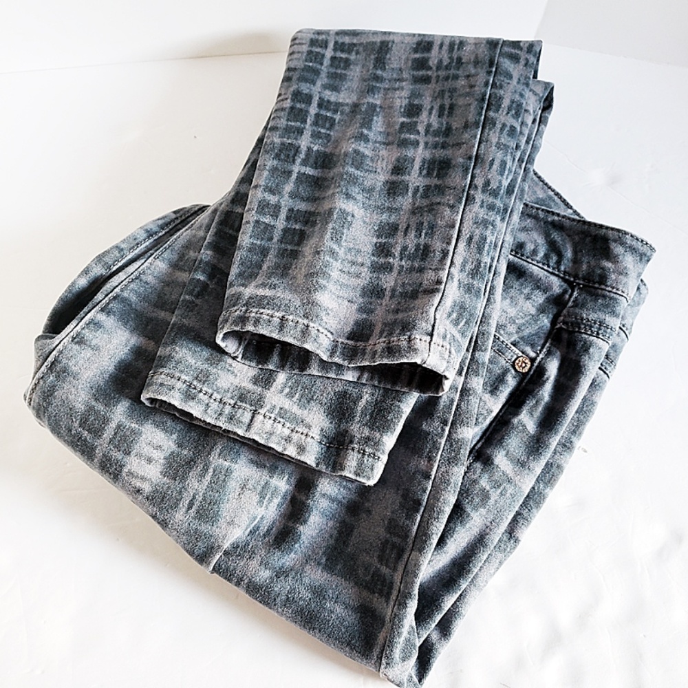 CAbi Blue Gray Grid Tie Dye Curvy Skinny Jeans 8 - Picture 7 of 7